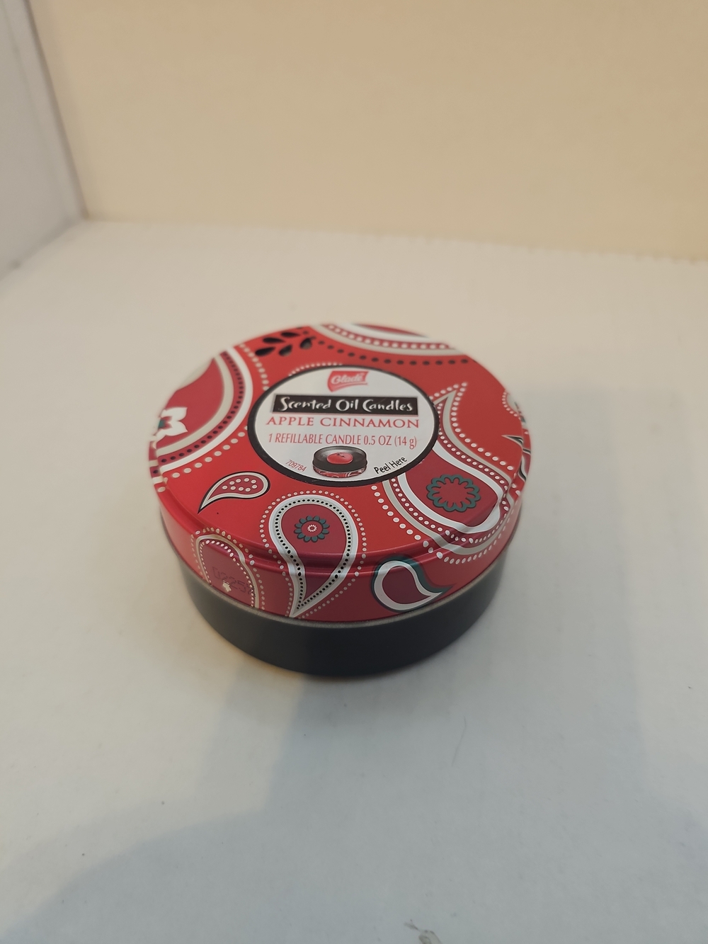 Glade Apple Cinnamon Scented Oil Candle - Red and Black